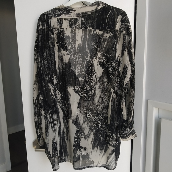 Black and beige chiffon button down top - Picture 4 of 4